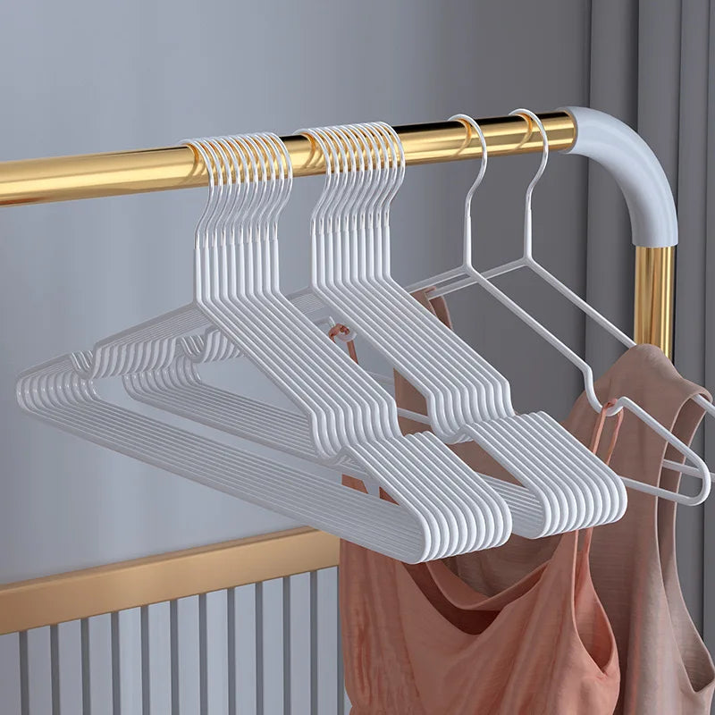 This durable metal clothes hanger features a slim design to maximize closet space and a non-slip surface to keep clothes securely in place. Perfect for hanging a variety of clothing items, it’s a practical addition to any wardrobe.