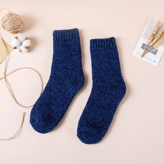 "Stay warm and comfortable with these thick wool socks, featuring a breathable knit design and mid-tube height for added coverage. Perfect for men, they’re ideal for casual wear during autumn and winter."