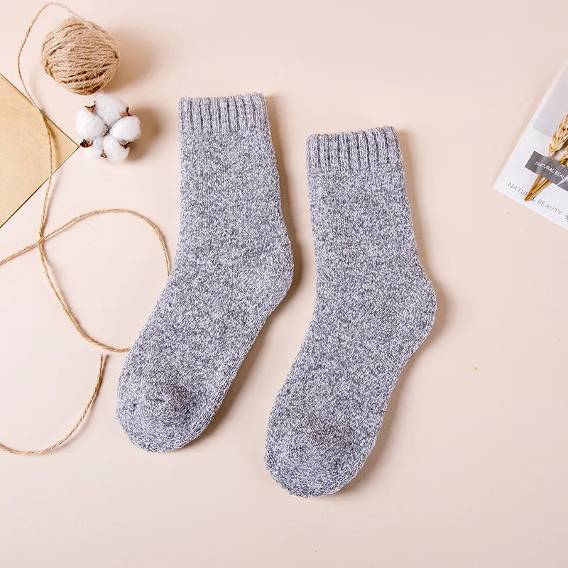 "Stay warm and comfortable with these thick wool socks, featuring a breathable knit design and mid-tube height for added coverage. Perfect for men, they’re ideal for casual wear during autumn and winter."