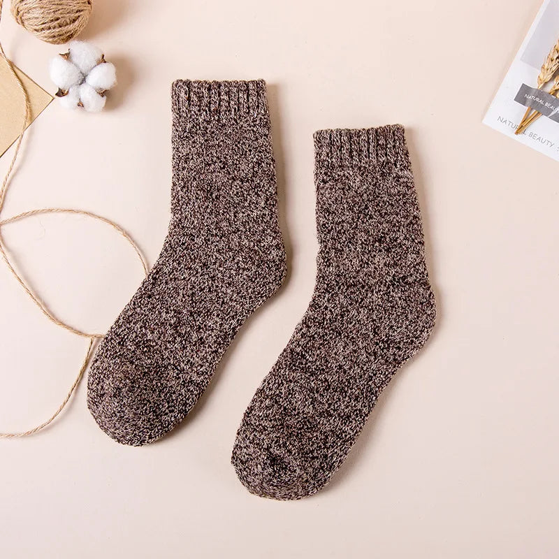 "Stay warm and comfortable with these thick wool socks, featuring a breathable knit design and mid-tube height for added coverage. Perfect for men, they’re ideal for casual wear during autumn and winter."