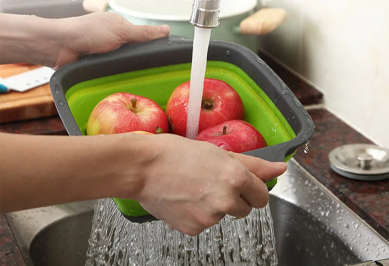 "Streamline your kitchen tasks with this sturdy iron collapsible strainer, perfect for draining, rinsing, and organizing. Compact and convenient, it folds flat for easy storage."