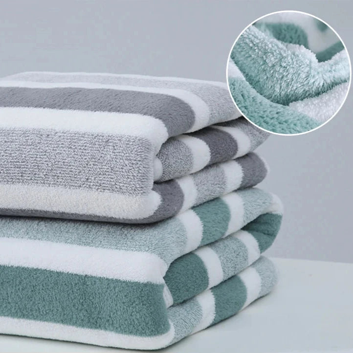 High-quality striped bath towels in green and gray with white accents, crafted from a durable polyester/cotton blend. These soft, absorbent towels provide quick-drying functionality and a stylish design, making them ideal for bathrooms and everyday use.